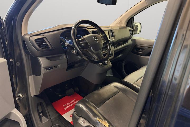 Sort Opel Vivaro fra 2020