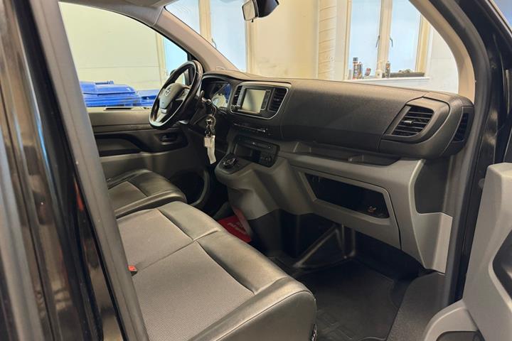 Sort Opel Vivaro fra 2020