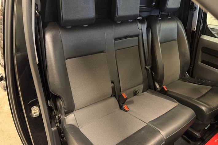 Sort Opel Vivaro fra 2020