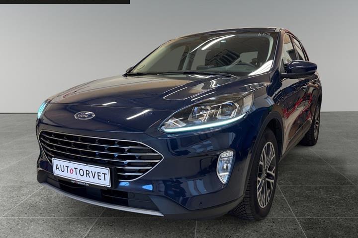 Blå Ford Kuga fra 2020 set udefra