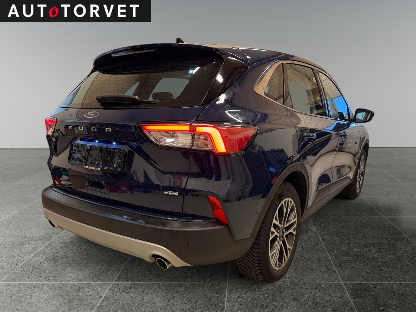 Blå Ford Kuga fra 2020
