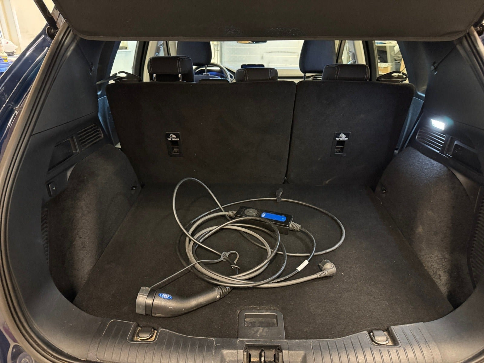 Blå Ford Kuga fra 2020