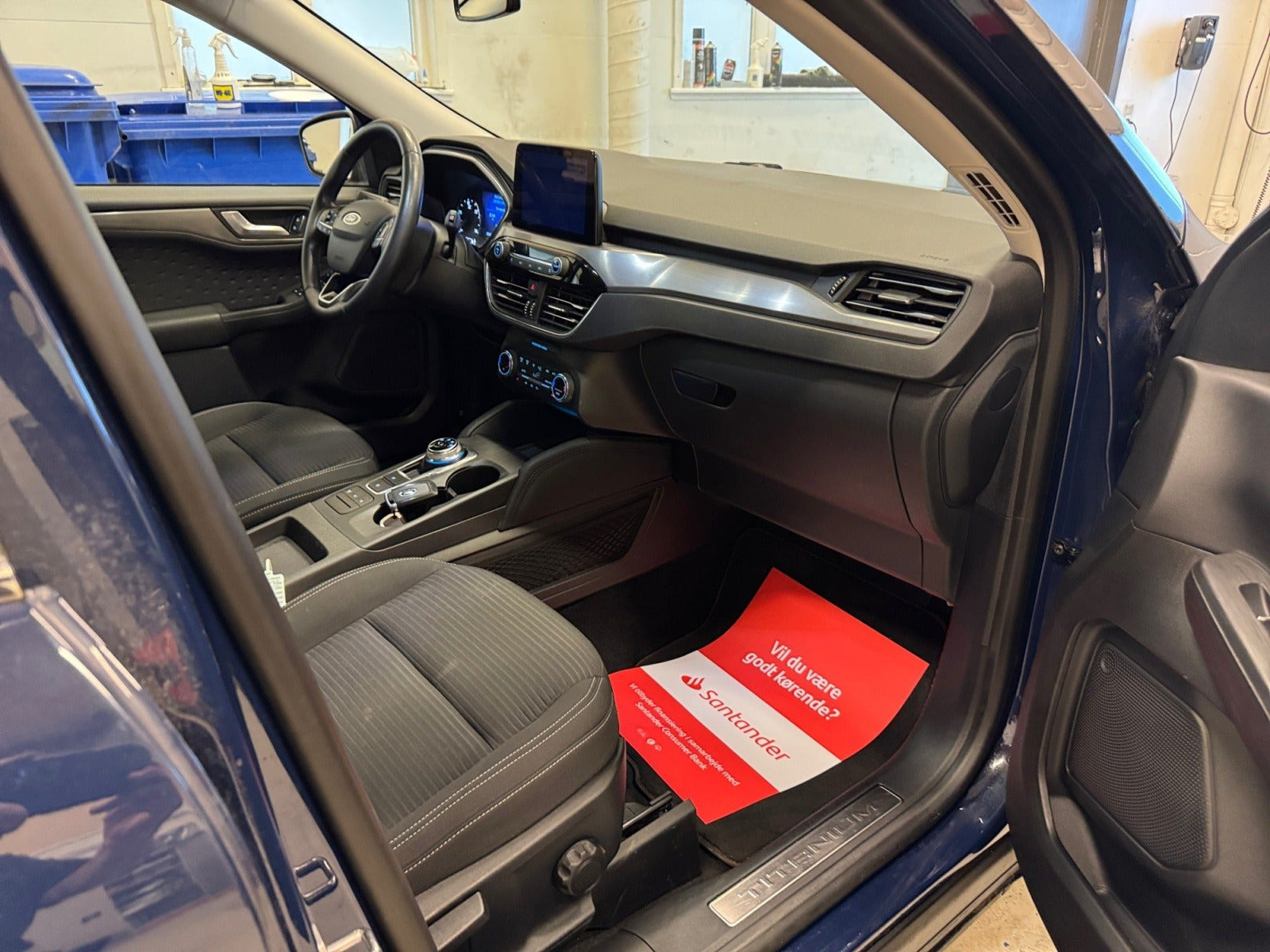 Blå Ford Kuga fra 2020