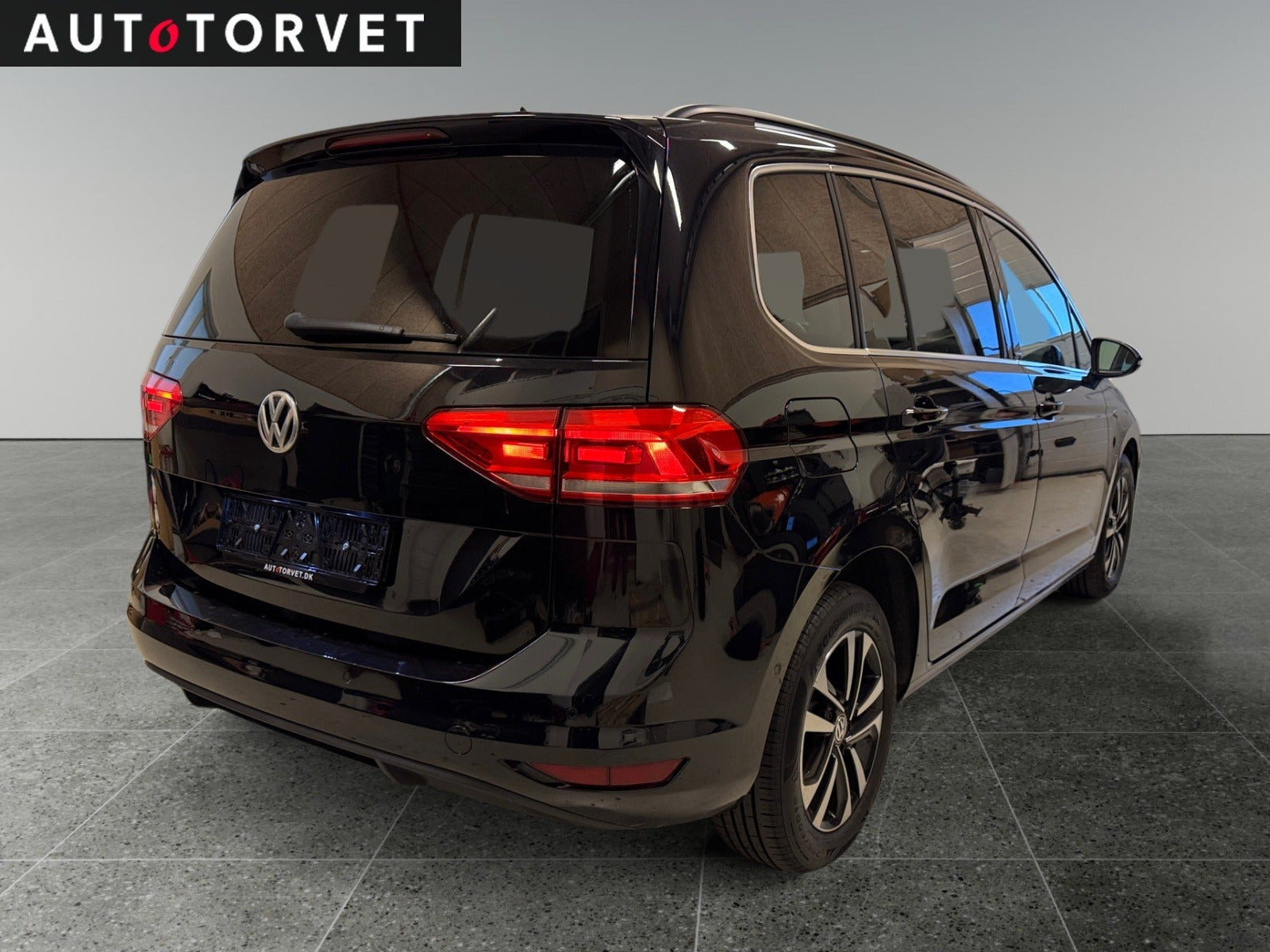 Sort VW Touran fra 2019