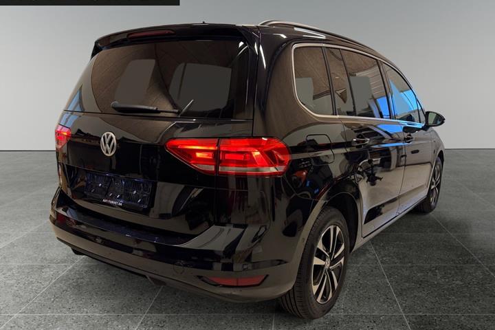 Sort VW Touran fra 2019