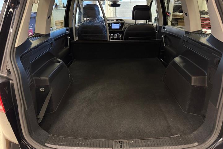 Sort VW Touran fra 2019