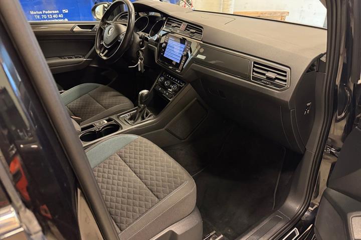 Sort VW Touran fra 2019