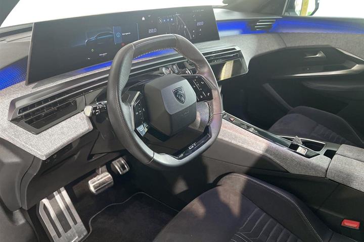 Hvid Peugeot e-3008 fra 2025