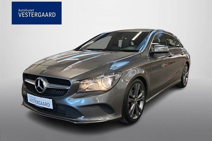 Grå Mercedes CLA200 fra 2019 set udefra