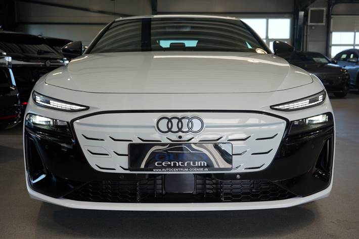 Hvid Audi A6 e-tron fra 2025