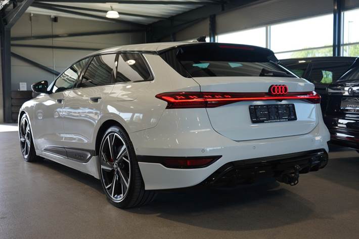 Hvid Audi A6 e-tron fra 2025