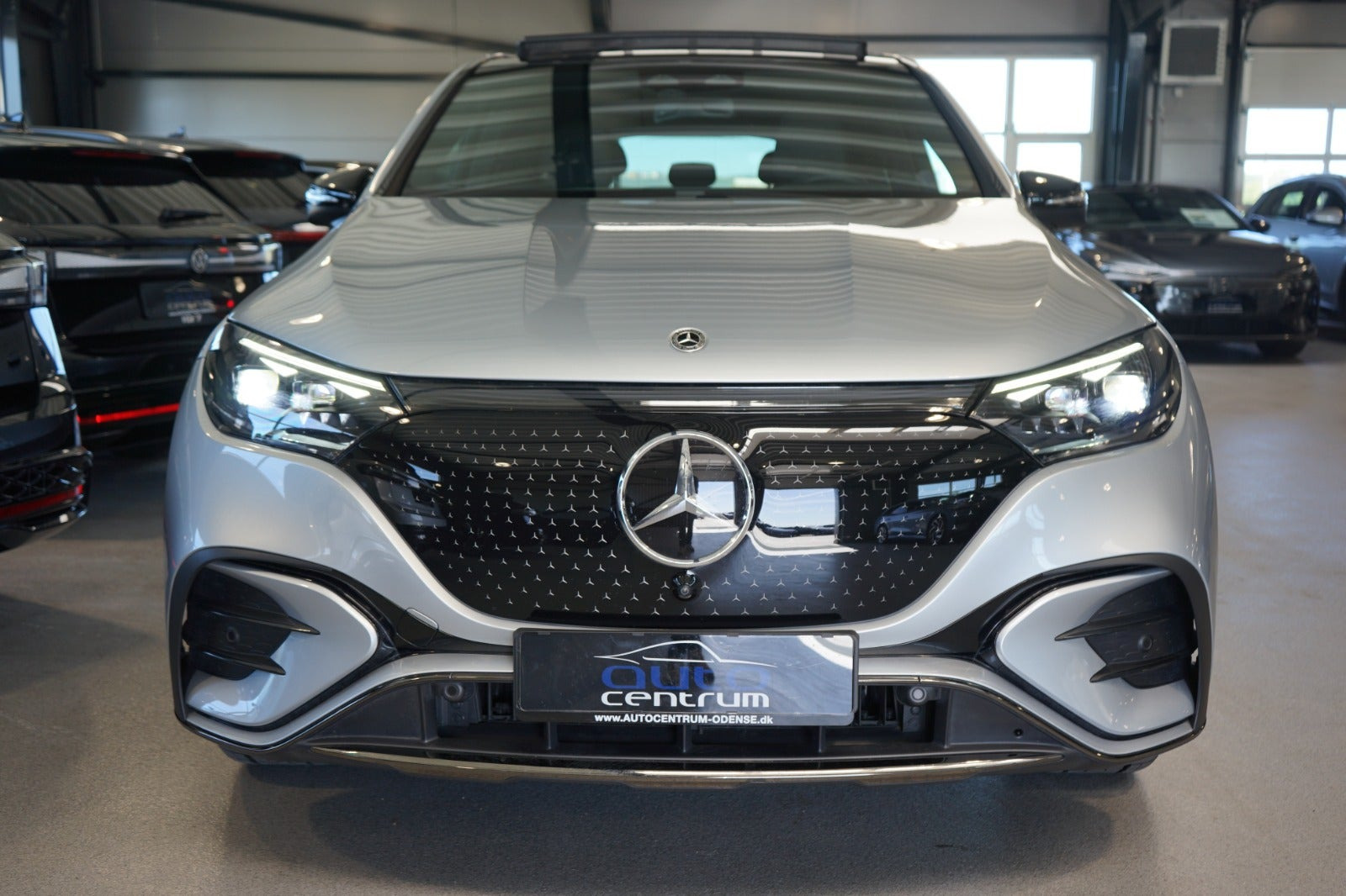 Sølv Mercedes EQE350 SUV fra 2025
