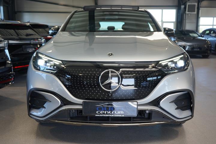 Sølv Mercedes EQE350 SUV fra 2025