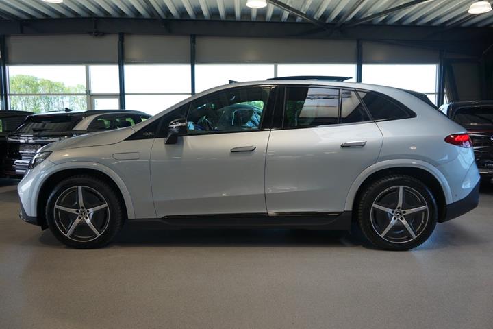 Sølv Mercedes EQE350 SUV fra 2025