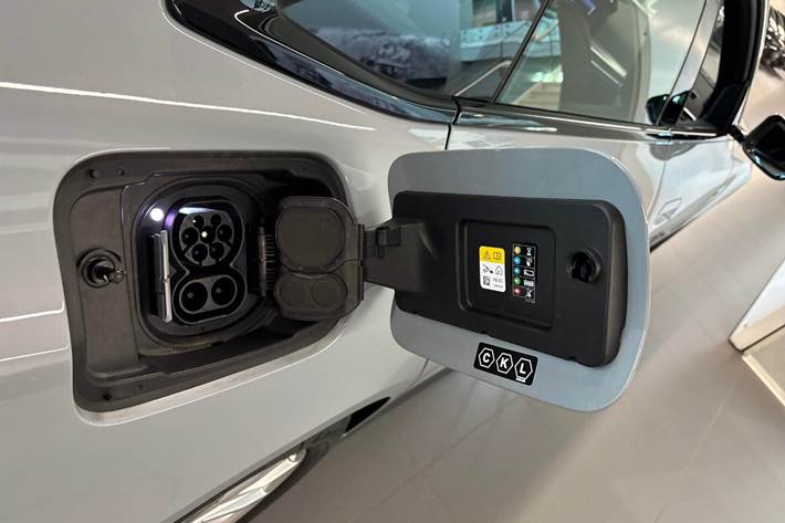 Grå BMW i4 fra 2023