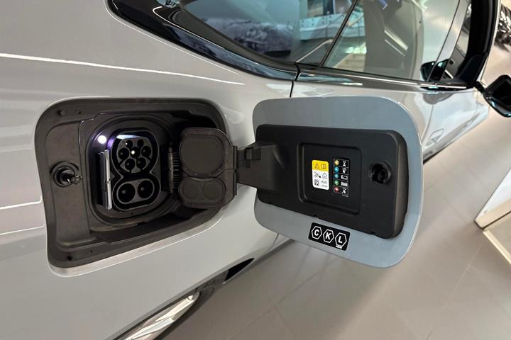 Grå BMW i4 fra 2023
