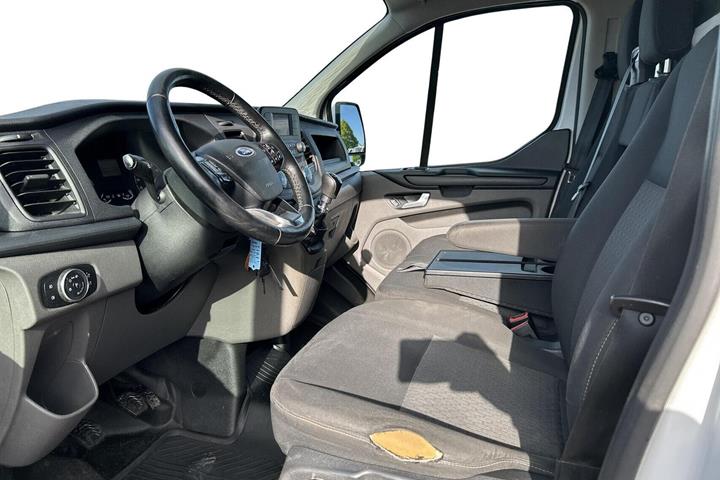 Hvid Ford Transit Custom 340 L1 fra 2020 set indefra