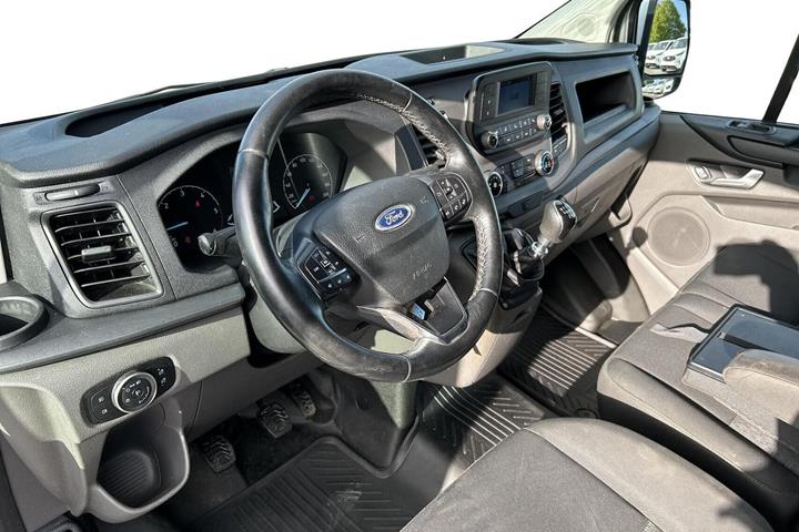 Hvid Ford Transit Custom 340 L1 fra 2020 set indefra