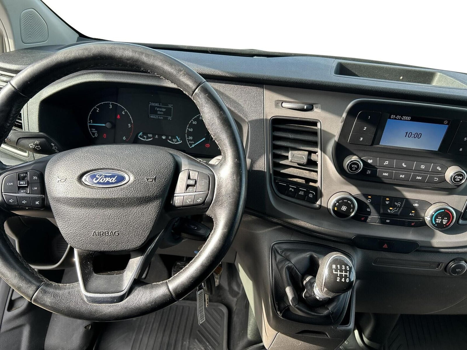 Hvid Ford Transit Custom 340 L1 fra 2020 set indefra