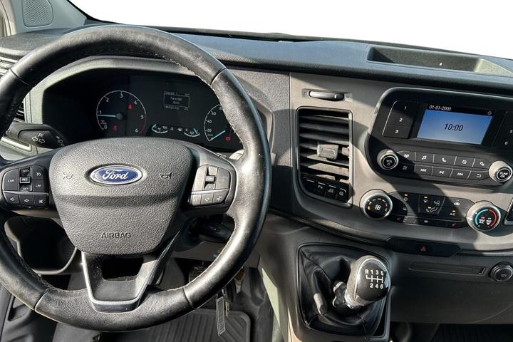 Hvid Ford Transit Custom 340 L1 fra 2020 set indefra