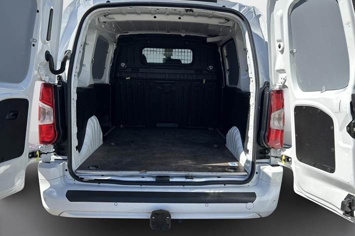 Hvid Peugeot Partner fra 2020