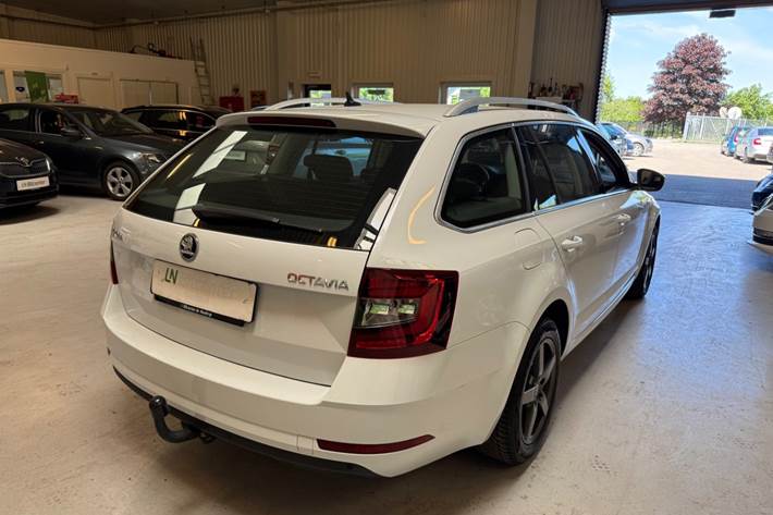 Hvid Skoda Octavia fra 2020