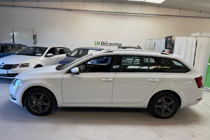 Hvid Skoda Octavia fra 2020