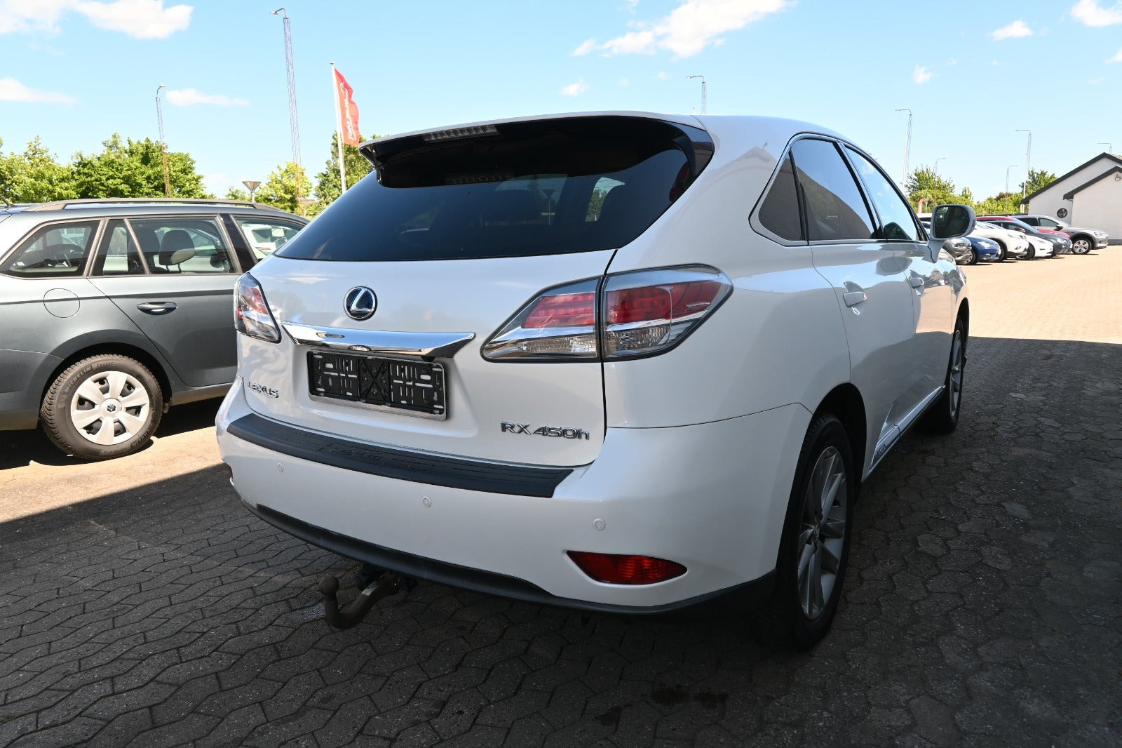 Hvid Lexus RX450h fra 2013 set udefra