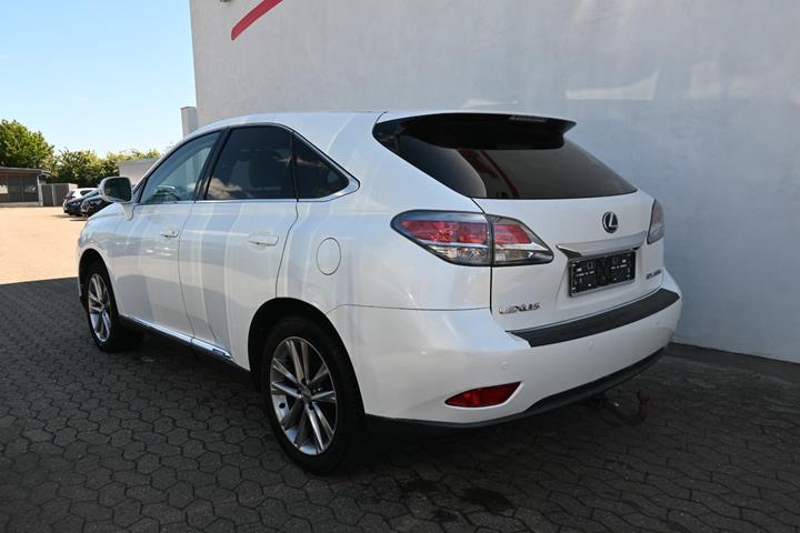 Hvid Lexus RX450h fra 2013 set udefra