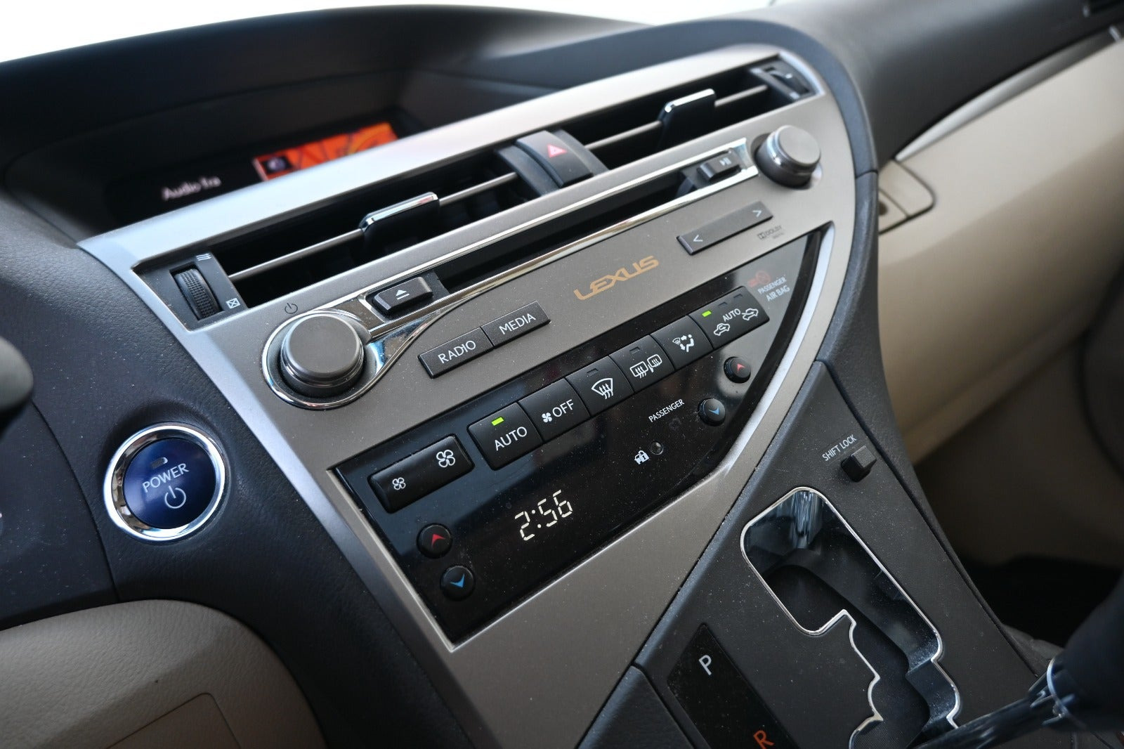 Hvid Lexus RX450h fra 2013