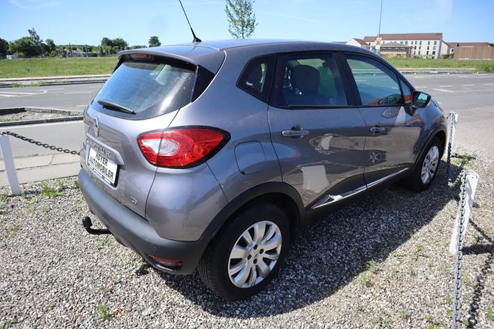 Grå Renault Captur fra 2016