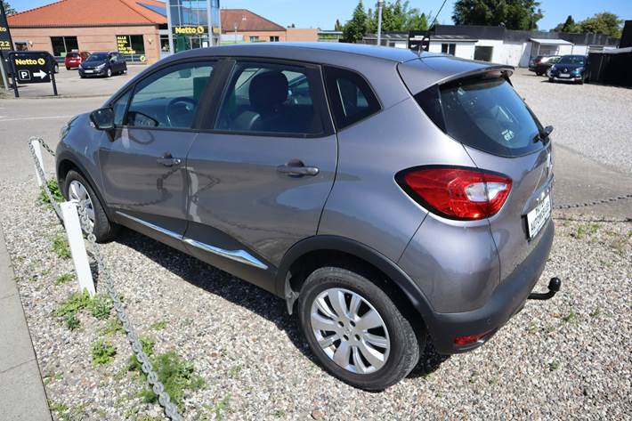 Grå Renault Captur fra 2016