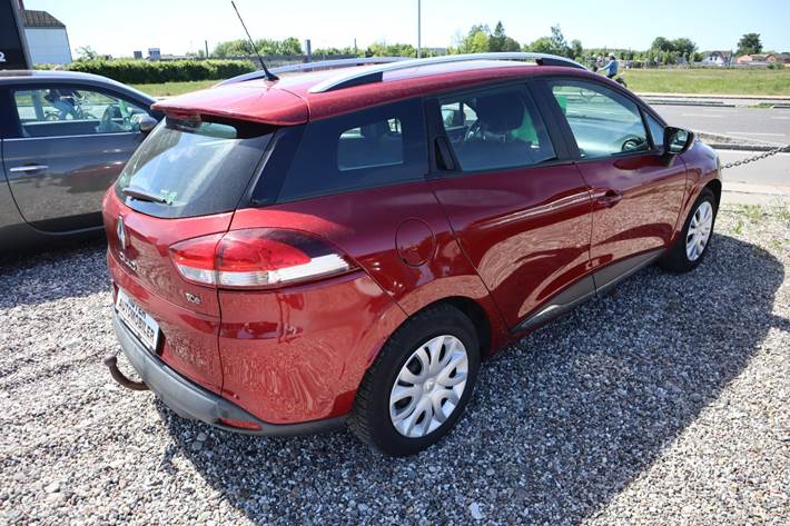Rød Renault Clio IV fra 2017