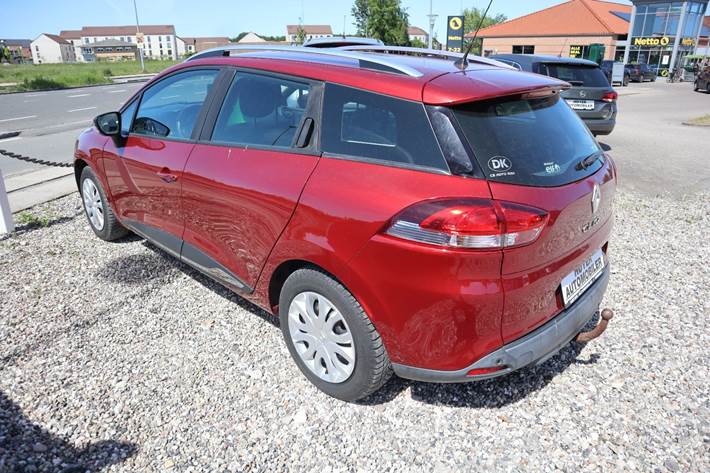 Rød Renault Clio IV fra 2017