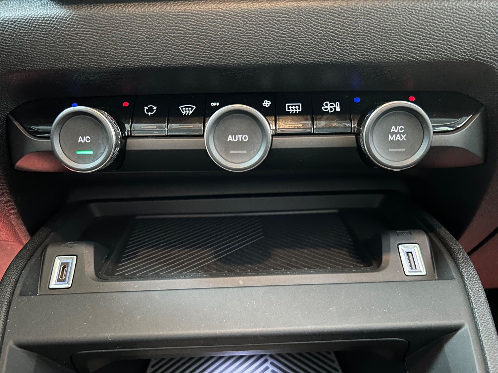 Sort Citroën ë-C4 X fra 2025
