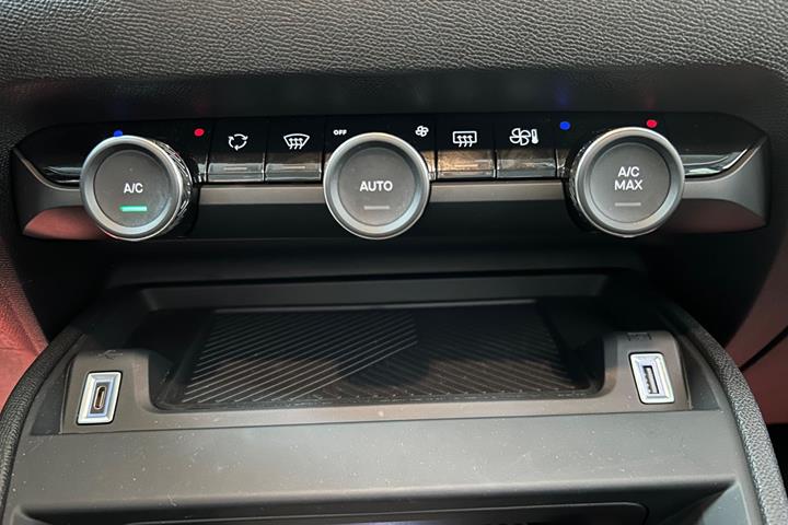 Sort Citroën ë-C4 X fra 2025