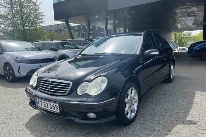 undefined Mercedes C320 fra 2003 set udefra