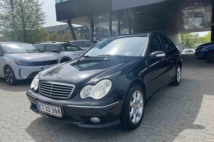 undefined Mercedes C320 fra 2003 set udefra