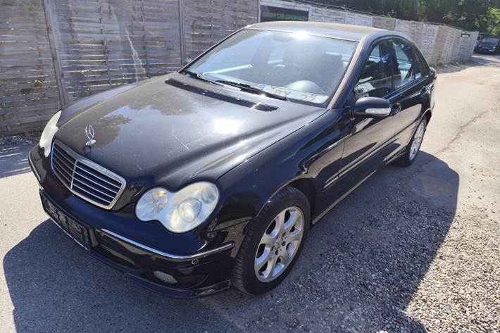 undefined Mercedes C320 fra 2003 set udefra