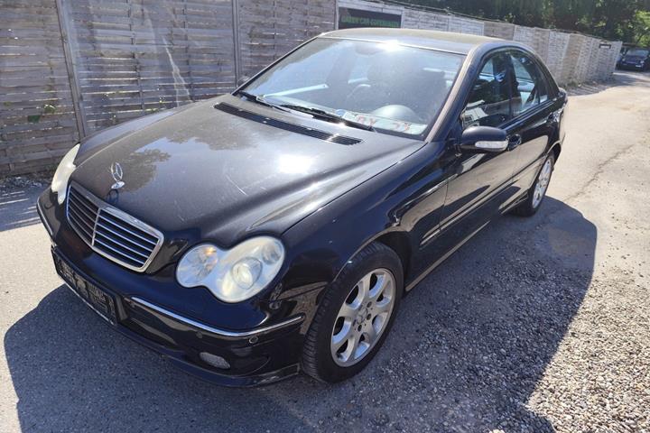 undefined Mercedes C320 fra 2003 set udefra