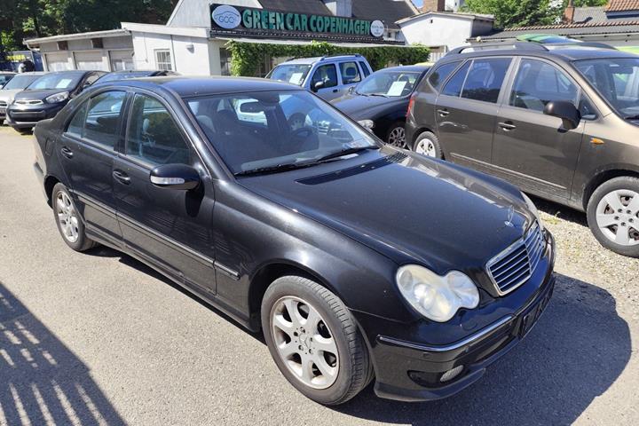 undefined Mercedes C320 fra 2003 set udefra