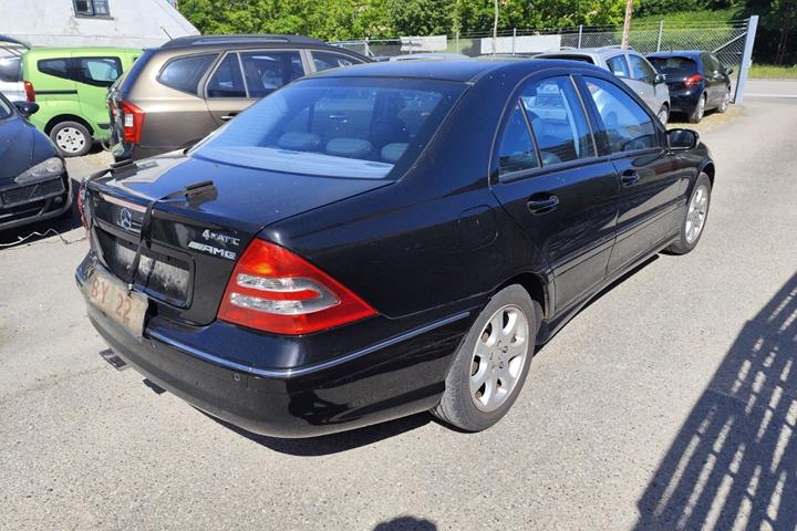 undefined Mercedes C320 fra 2003 set udefra