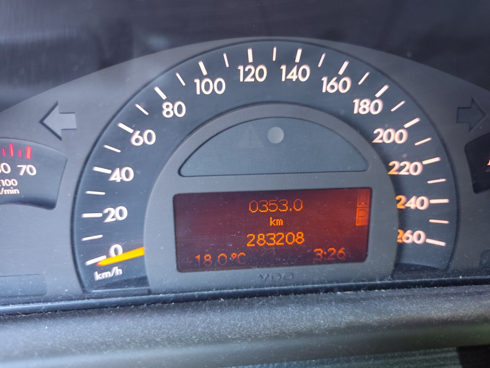 undefined Mercedes C320 fra 2003 set indefra
