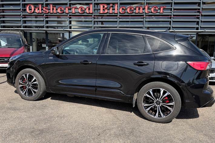 Sort Ford Kuga fra 2021