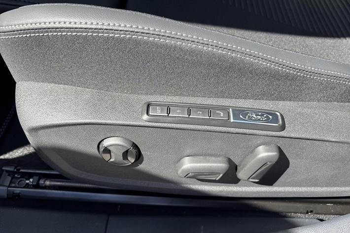 Hvid Ford Explorer fra 2025