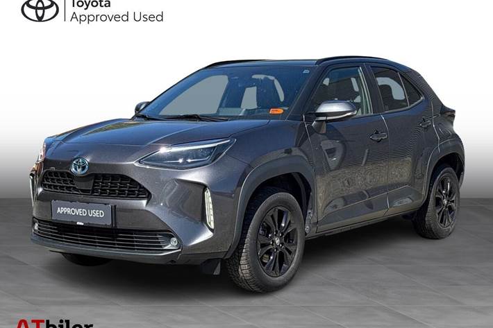 Grå Toyota Yaris Cross fra 2023