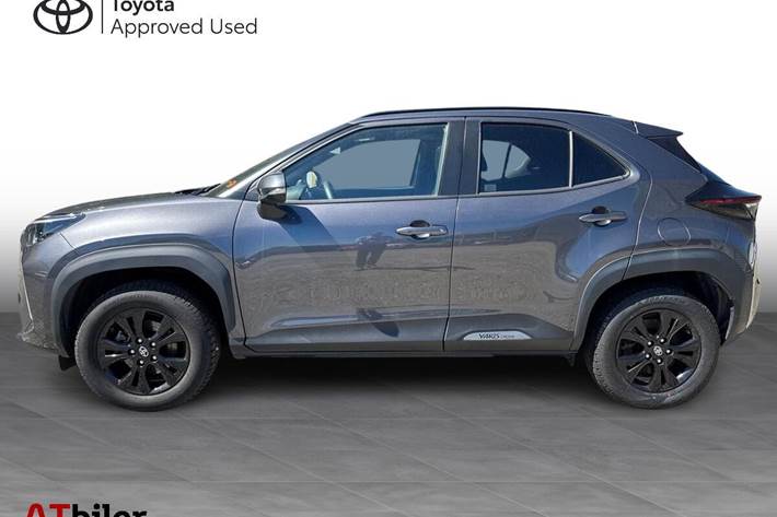 Grå Toyota Yaris Cross fra 2023