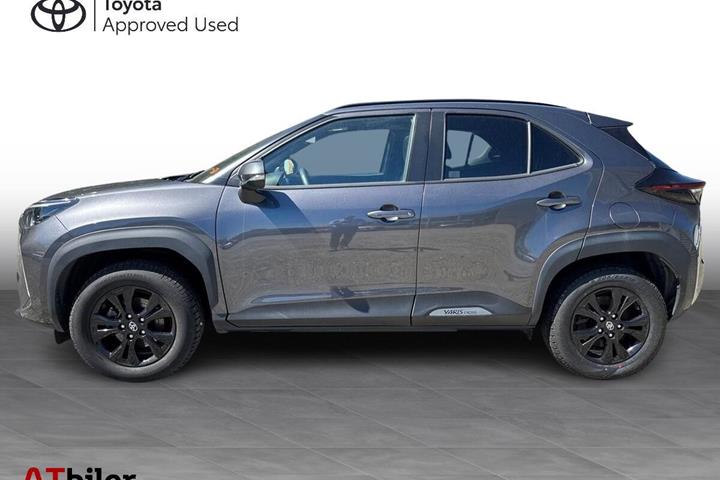 Grå Toyota Yaris Cross fra 2023