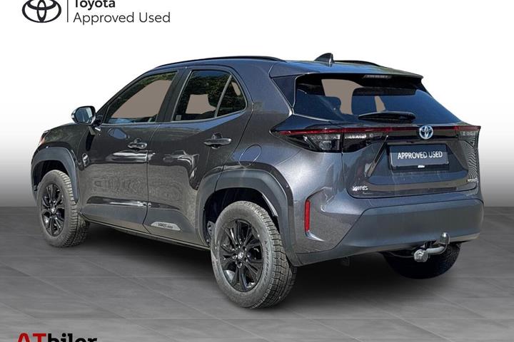 Grå Toyota Yaris Cross fra 2023