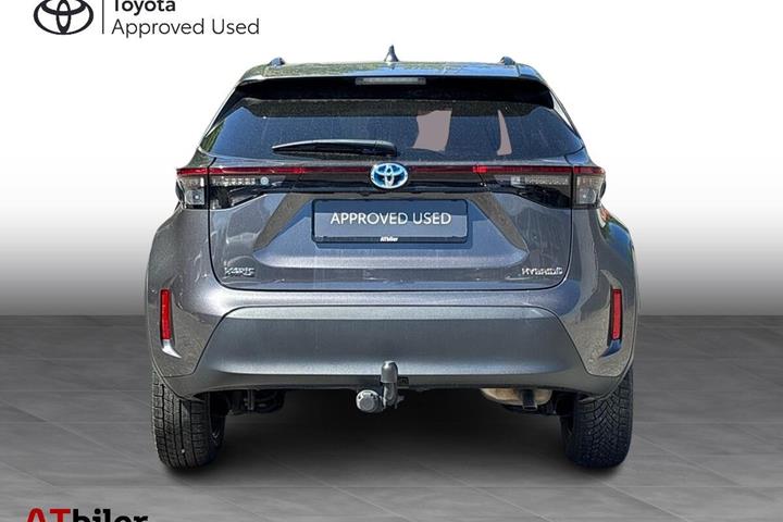 Grå Toyota Yaris Cross fra 2023